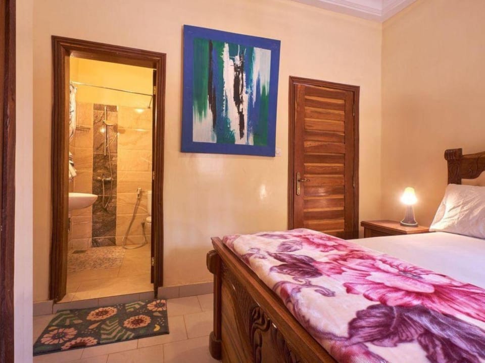 Shower, Bathroom, Bedroom, towels