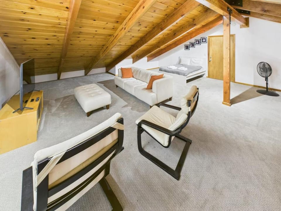 Hilltop Luxury Yosemite Retreat with Spa, Pool, Views House in Bootjack