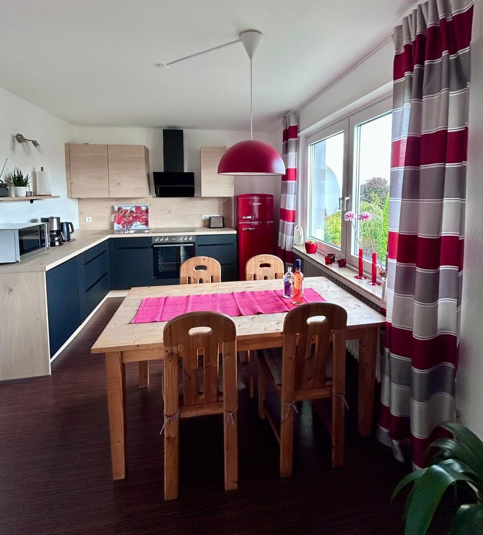 Kitchen or kitchenette, Dining area, pet friendly, stove