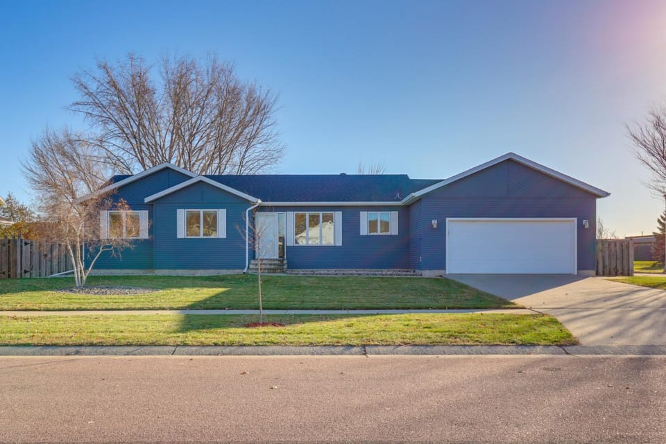 Work & Play: Pet-Friendly Fargo Home 6 Mi to Dtwn House in Fargo