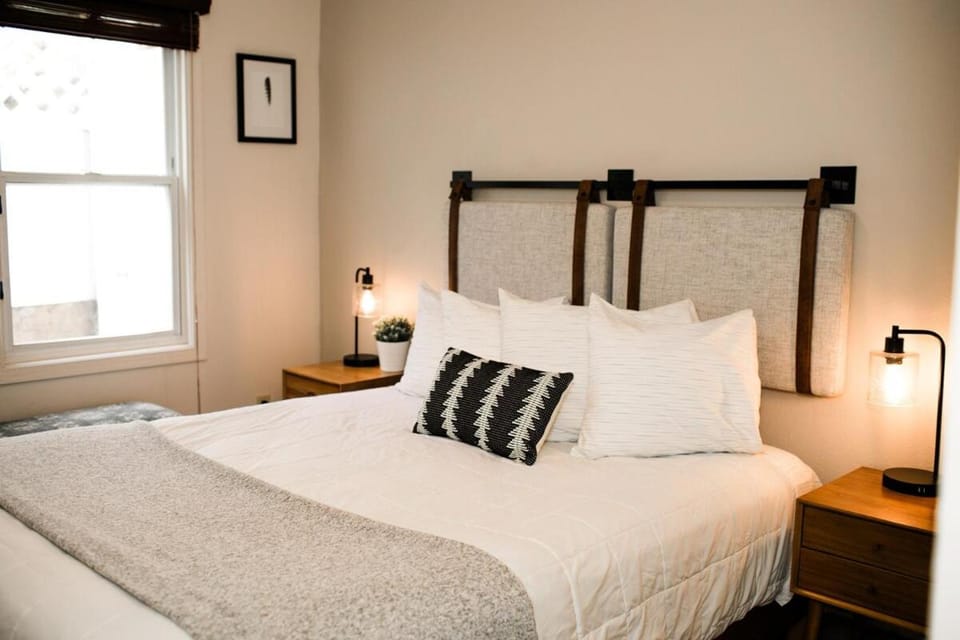Family Getaway Near Yosemite - Downtown Mariposa Apartment in Mariposa