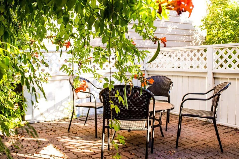 Charming Yosemite Basecamp - Walk to Downtown Apartment in Mariposa