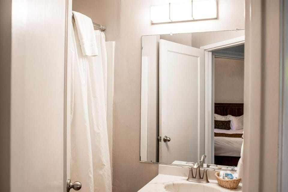 Charming Yosemite Basecamp - Walk to Downtown Apartment in Mariposa