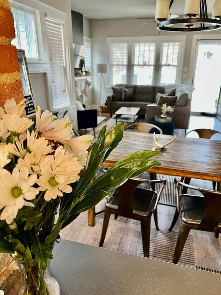 Owen Bungalow II - OKC Paseo - HOT TUB & Fire Pit House in Oklahoma City