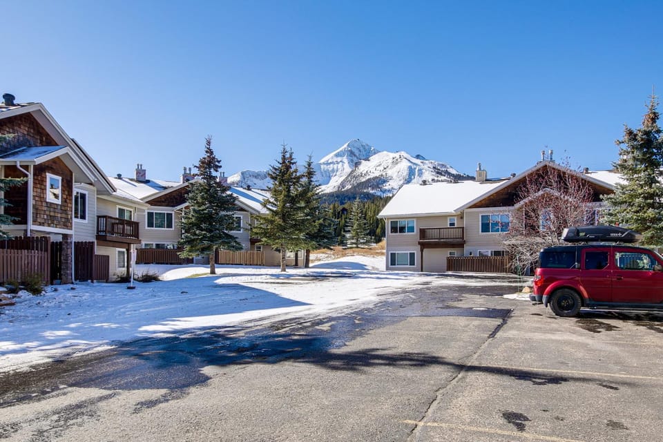 < 1 Mi to Big Sky Resort: Quiet Mtn-View Retreat House in Big Sky