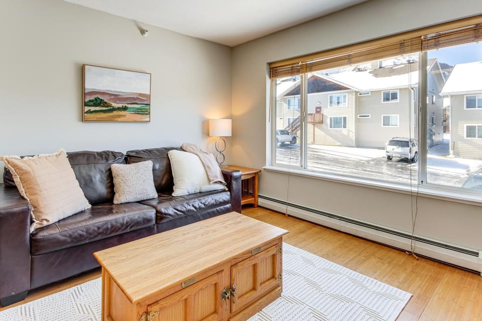 < 1 Mi to Big Sky Resort: Quiet Mtn-View Retreat House in Big Sky