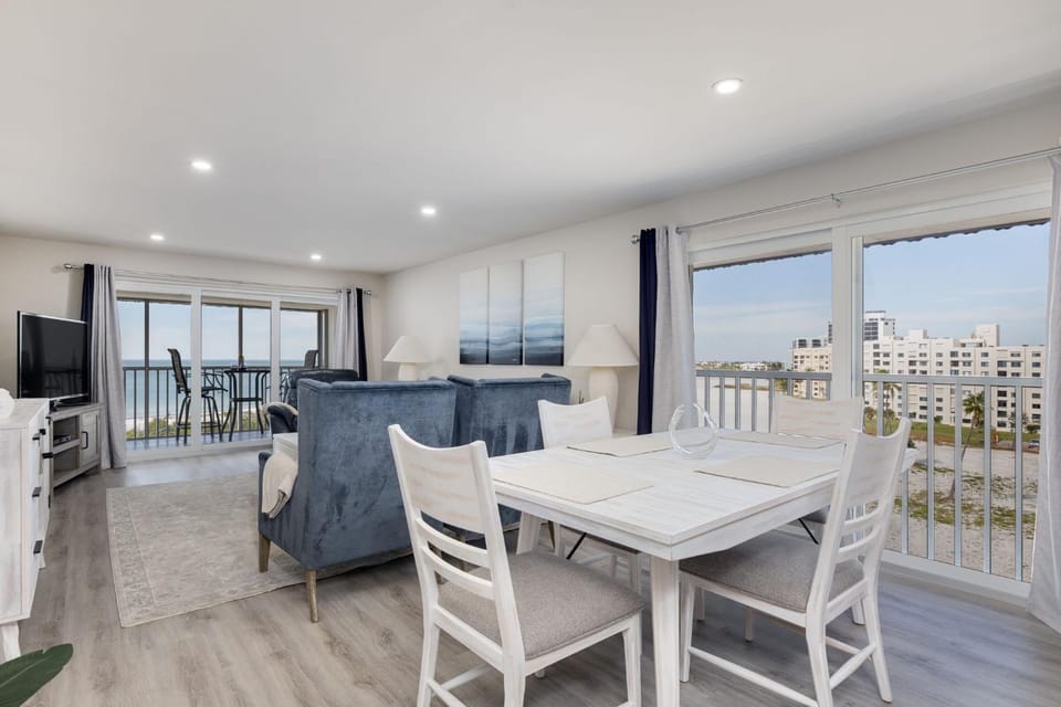 Sand Caper 703 Sea Please Suite Apartment in Estero Island
