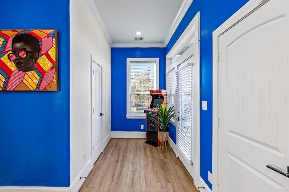 Luxury Rooftop Escape with Mini Golf & Movie Nights House in Houston