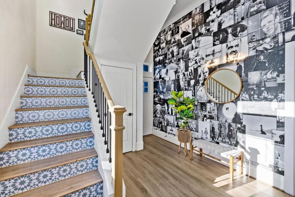 Luxury Rooftop Escape with Mini Golf & Movie Nights House in Houston