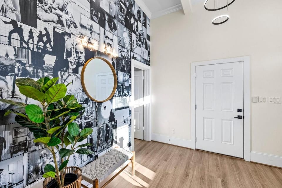 Luxury Rooftop Escape with Mini Golf & Movie Nights House in Houston