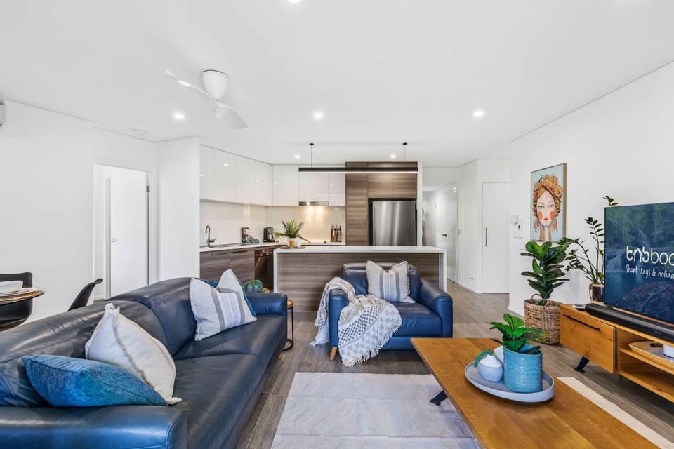 TV and multimedia, Kitchen or kitchenette, Living room, Seating area, Evening entertainment