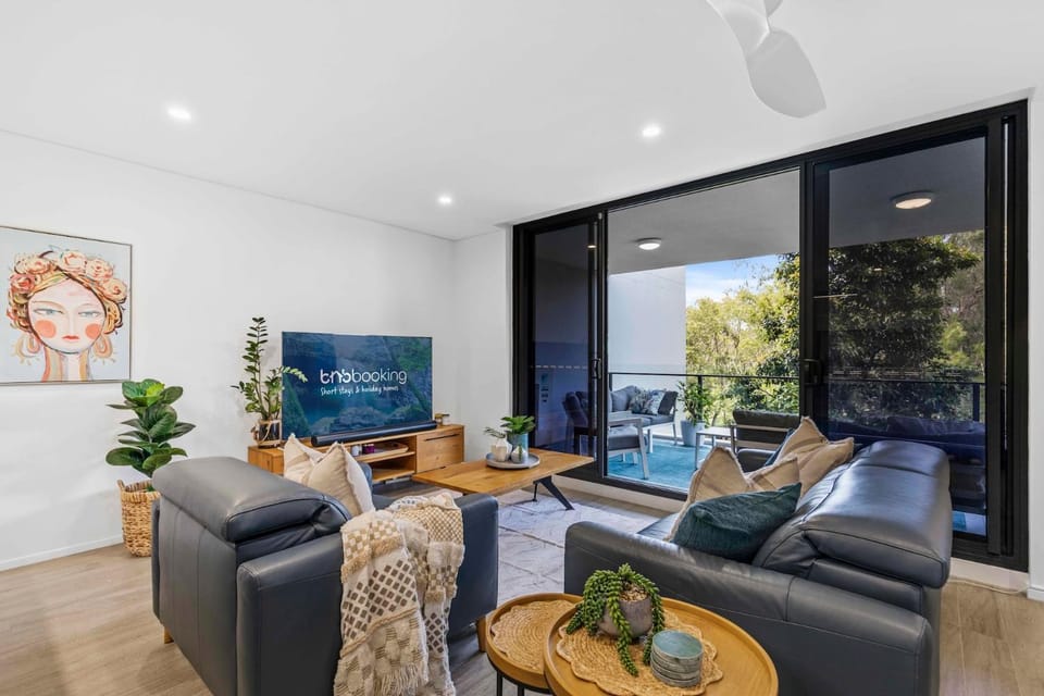 TV and multimedia, Living room, Seating area, Evening entertainment