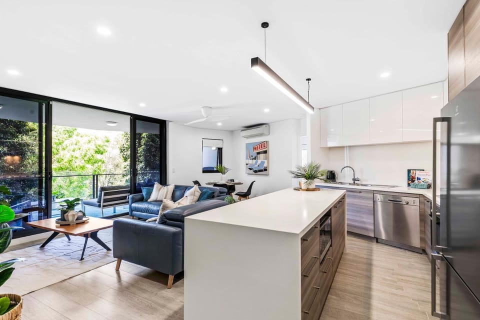 Kitchen or kitchenette, Living room, Seating area, Dining area