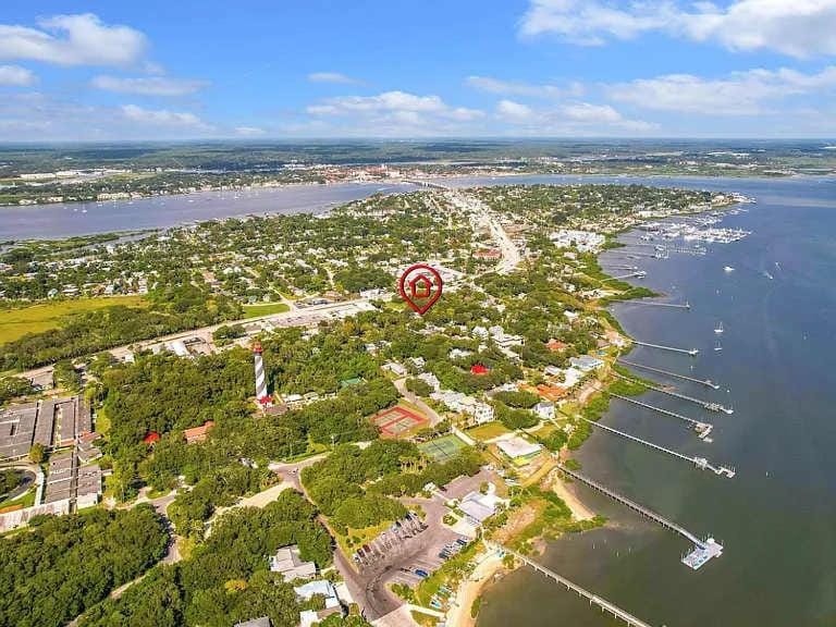 St Augustine Island, King Bed, Beach Living Apartment in Saint Augustine