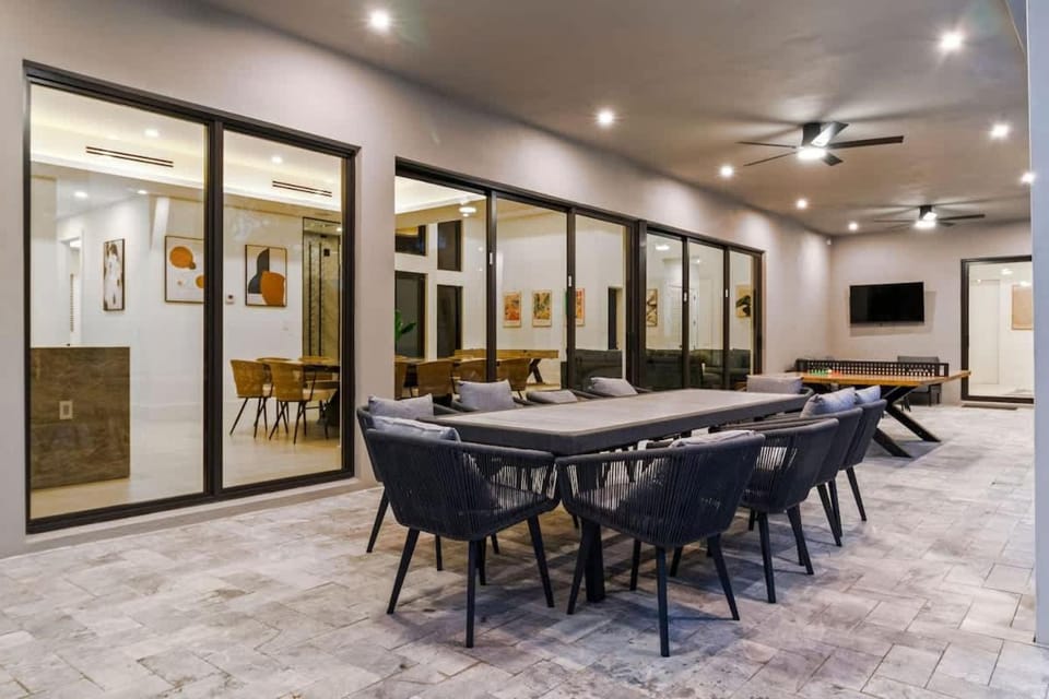 Miami Ultra Villa w Pool Movie Theater Pickle Ball House in Golden Glades