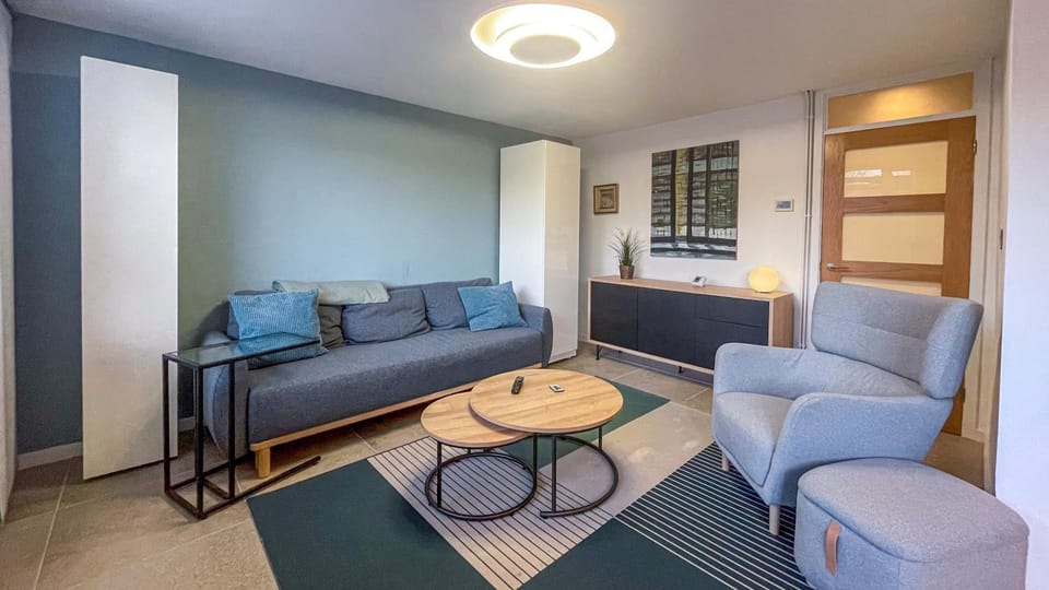 Communal lounge/ TV room, Game Room, TV and multimedia, Living room, Lounge or bar, Seating area, Bedroom