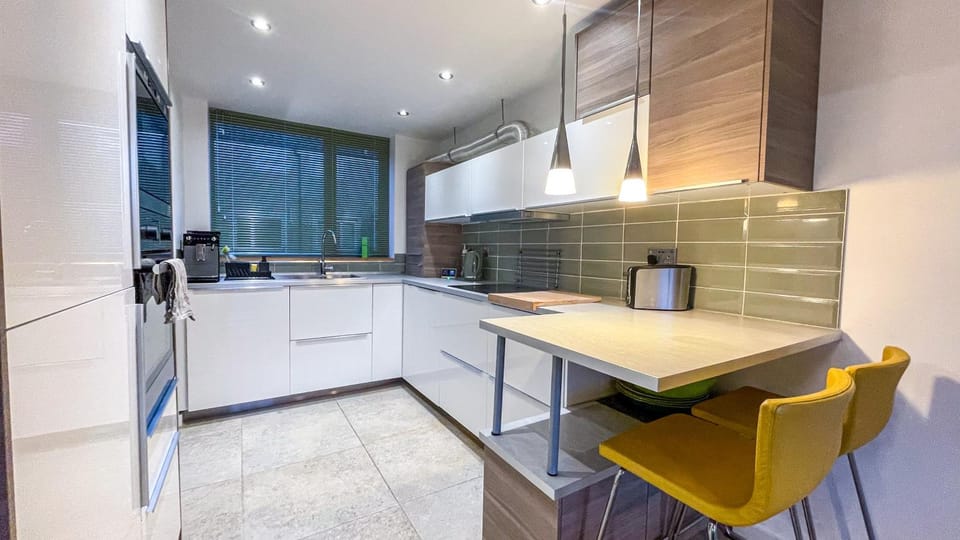 Coffee/tea facilities, Kitchen or kitchenette, Lounge or bar, Dining area, Communal kitchen, dishwasher, oven, stove, toaster, kitchen, kitchen
