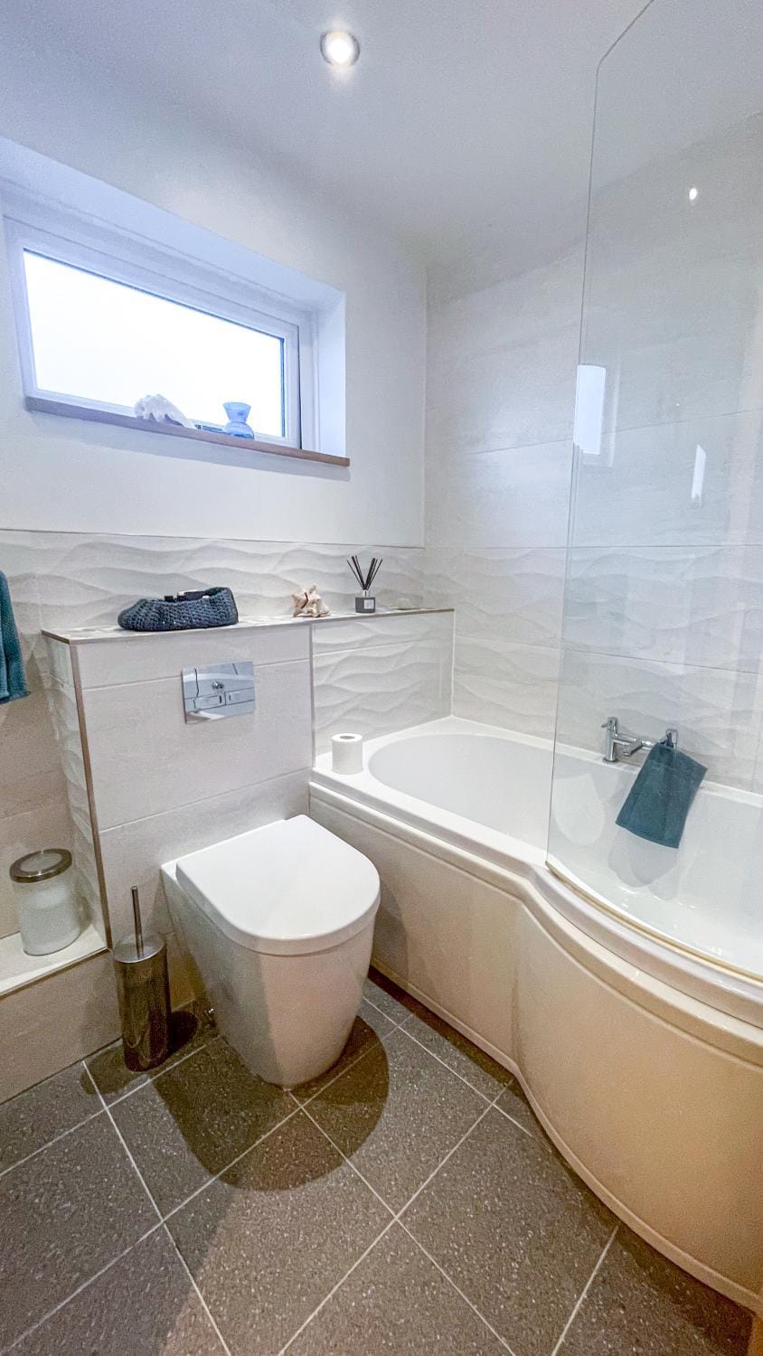 Shower, Toilet, Bathroom, Bath, towels