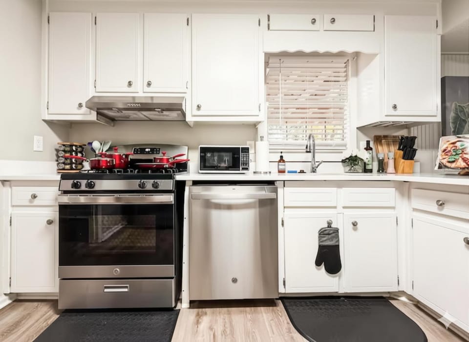 Kitchen or kitchenette, dishwasher, oven, stove