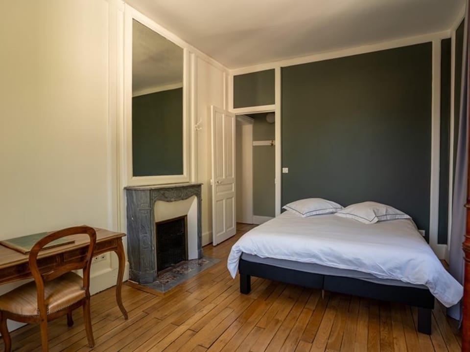 Grande demeure avec piscine couverte et parking pour 15 personnes - FR-1-858-4 House in Auvergne-Rhône-Alpes