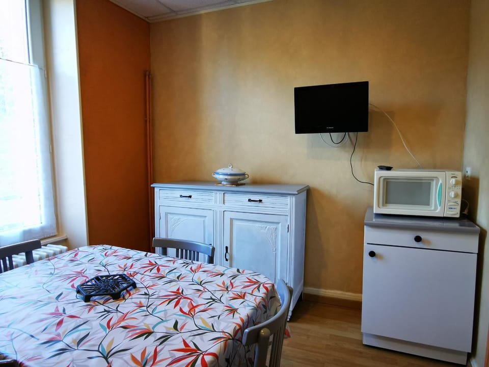 Appartement charmant à La Bourboule, pour 4 pers, wifi inclus - FR-1-858-14 Apartment in Auvergne-Rhône-Alpes