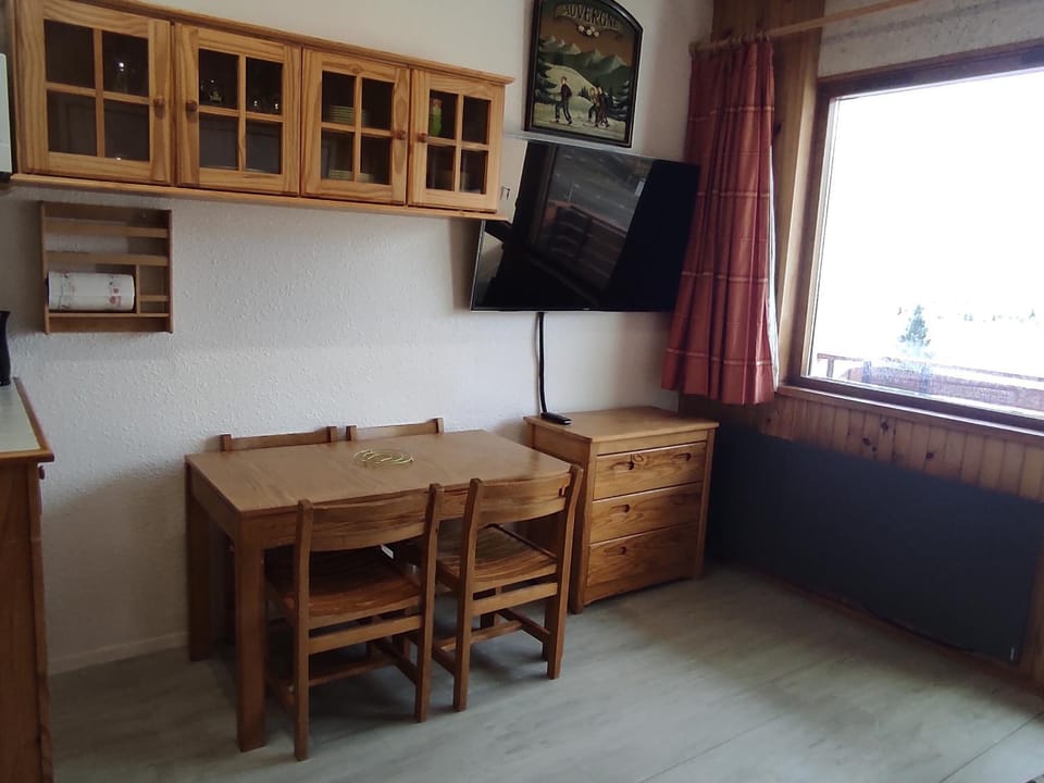 Studio 4 pers au cœur de Super Besse, proche pistes - FR-1-814-171 Apartment in Besse-et-Saint-Anastaise