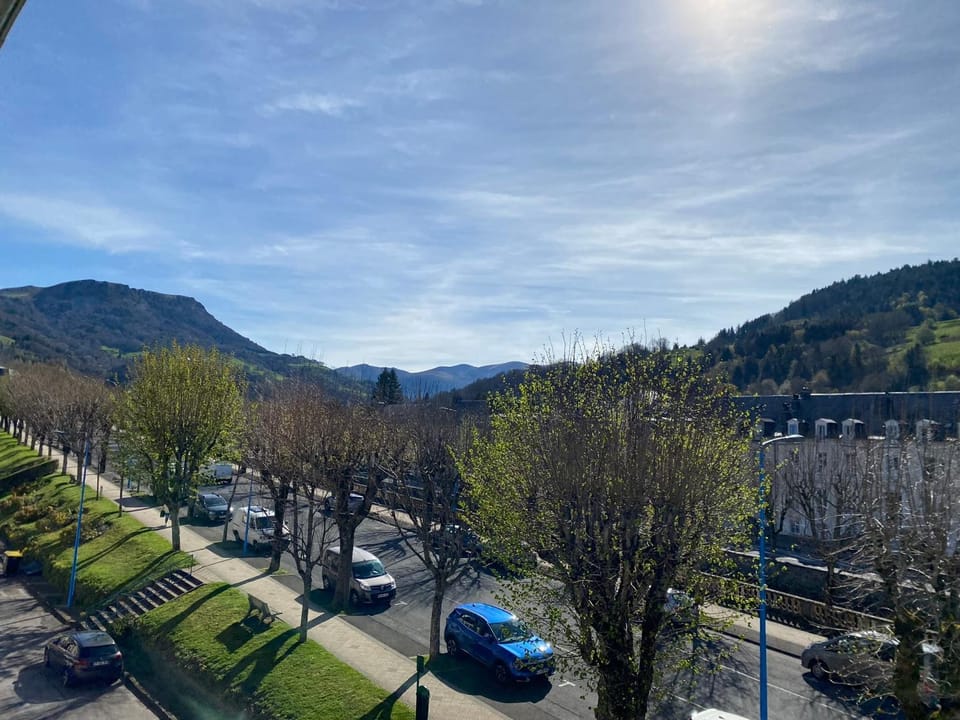 Appartement cosy au centre de La Bourboule, accueille 4 personnes - FR-1-858-27 Apartment in Auvergne-Rhône-Alpes