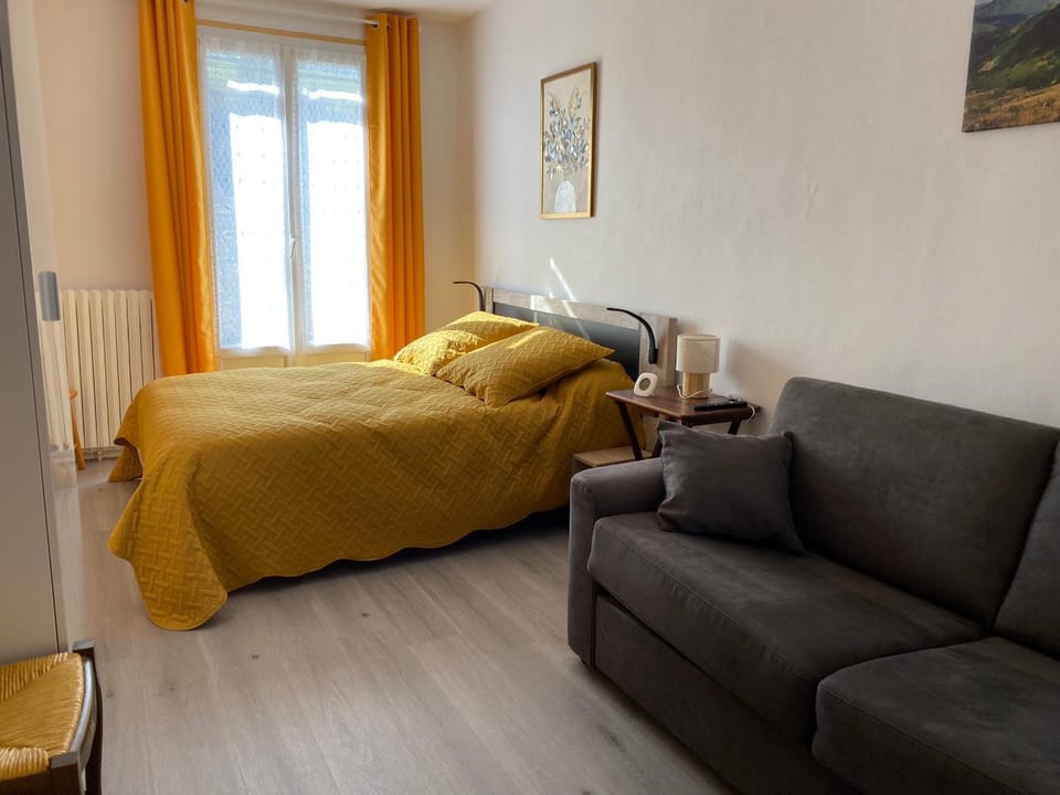 Appartement cosy au centre de La Bourboule, accueille 4 personnes - FR-1-858-27 Apartment in Auvergne-Rhône-Alpes