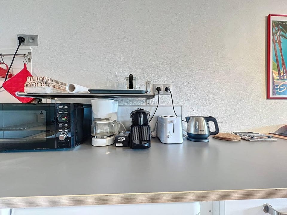 Type 2 à Saint-Cyr-sur-Mer avec terrasse et parking, idéal pour 4 personnes - FR-1-770-63 Apartment in La Cadière-d'Azur