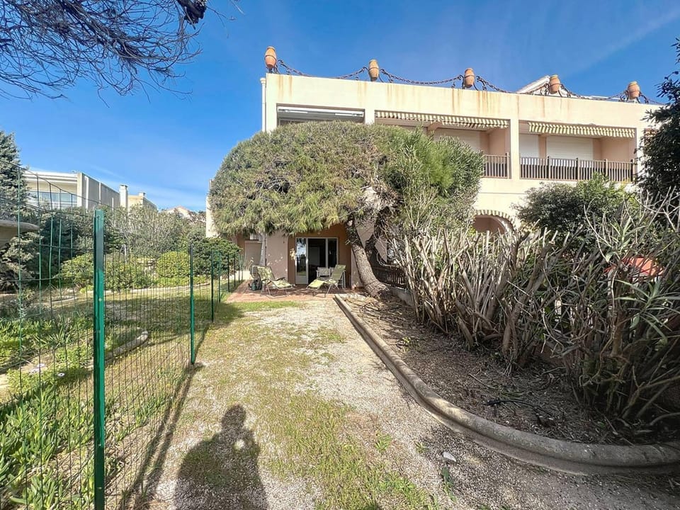 Appartement 3 pièces avec accès direct plage - FR-1-770-64 Apartment in La Cadière-d'Azur