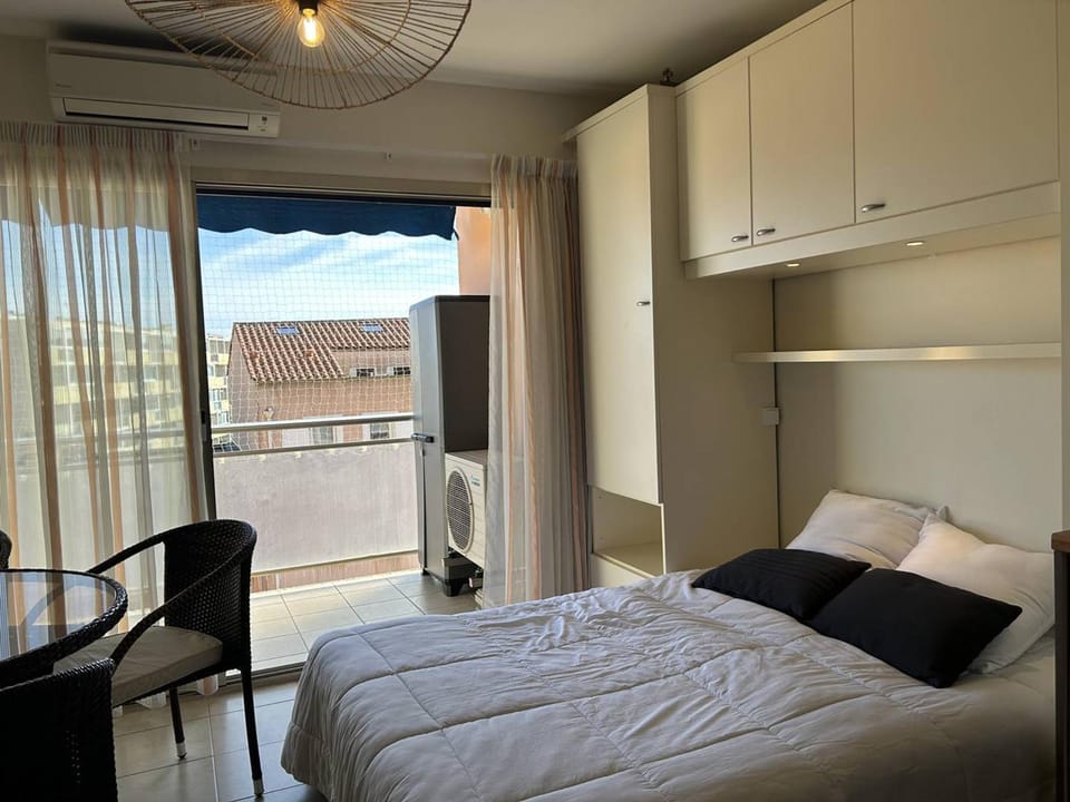 Studio au Lavandou, climatisé, avec terrasse vue mer et Wi-Fi - FR-1-251-879 Apartment in Le Lavandou