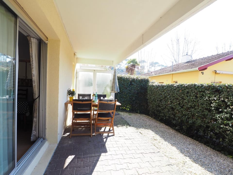 T2 Rez-de-Jardin Proche Plage à Arcachon avec Parking - FR-1-474-284 Apartment in Arcachon