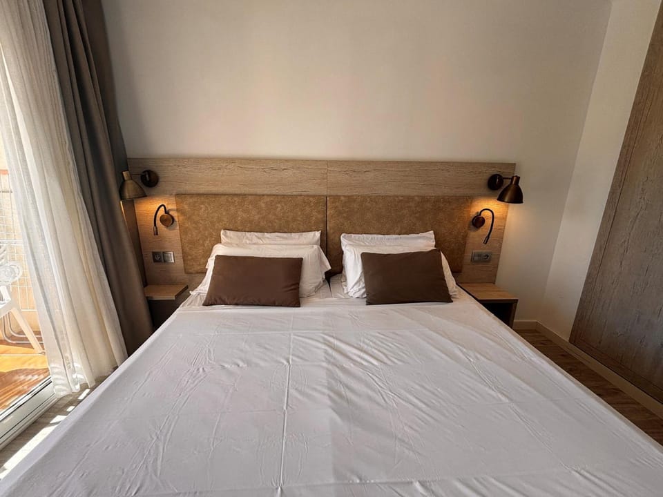 Apartamento luminoso cerca de la playa con piscina compartida - ES-323-94 Apartment in Baix Empordà