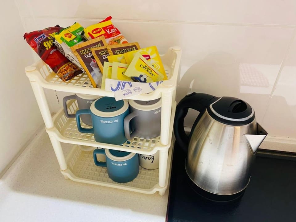 Coffee/tea facilities, Food