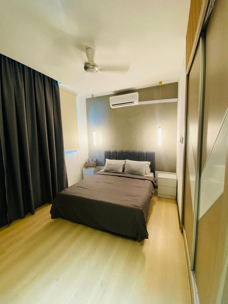 Bedroom, air conditioner