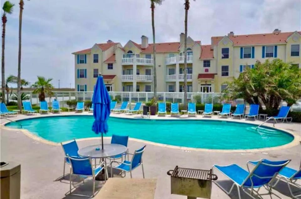 Island Palms - 2 min walk to the Beach Apartment in North Padre Island