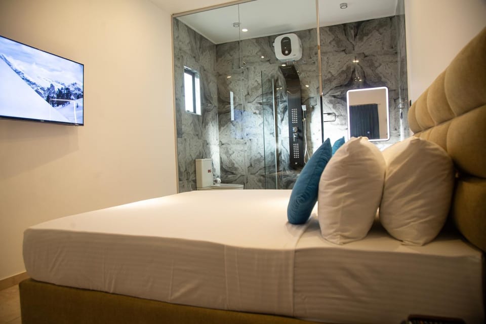 TV and multimedia, Photo of the whole room, Bedroom