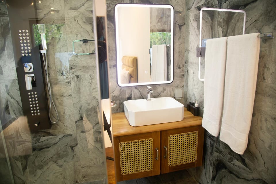Shower, Bathroom, towels