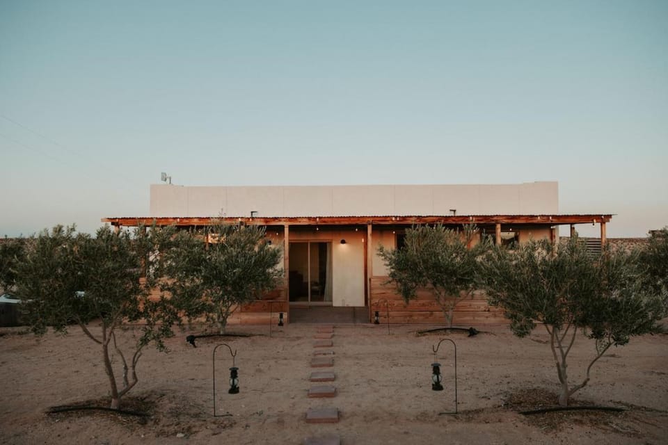 Joshua Tree Olive Farm - Serenity, Spa, Views House in Southern California