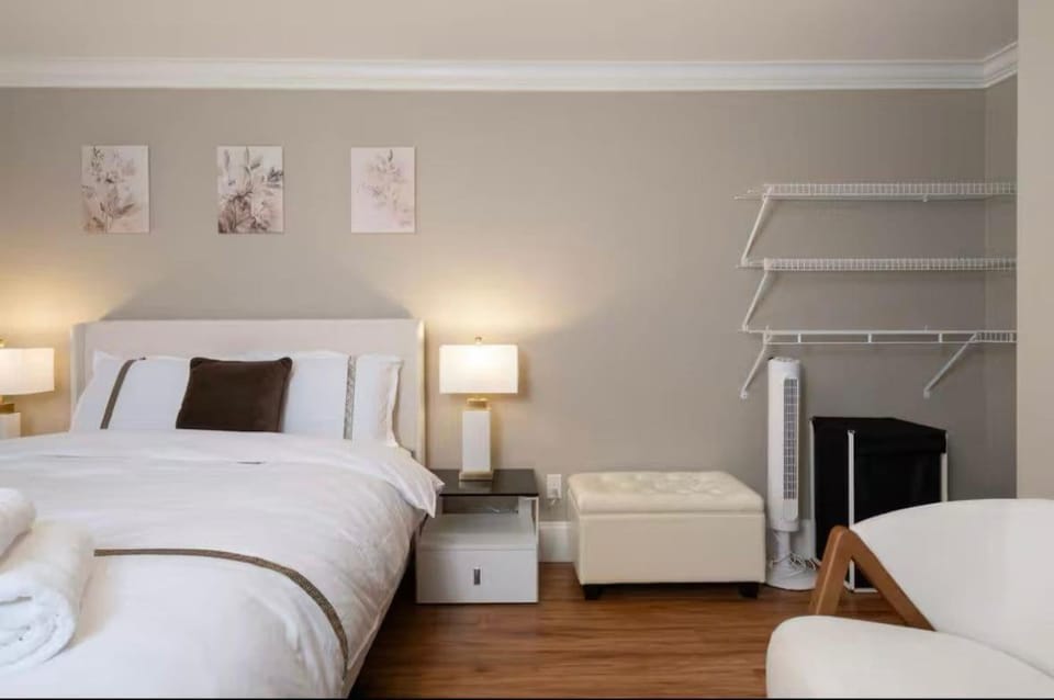 Stylish Home in Van West Side Near YVR&DT House in Vancouver