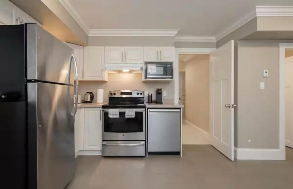Stylish Home in Van West Side Near YVR&DT House in Vancouver