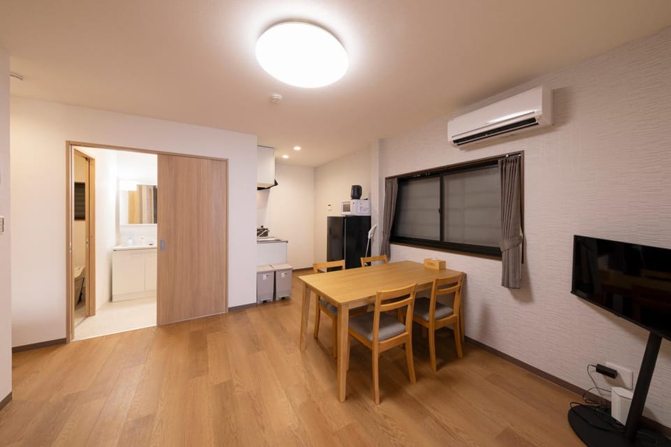TV and multimedia, Kitchen or kitchenette, Dining area, air conditioner
