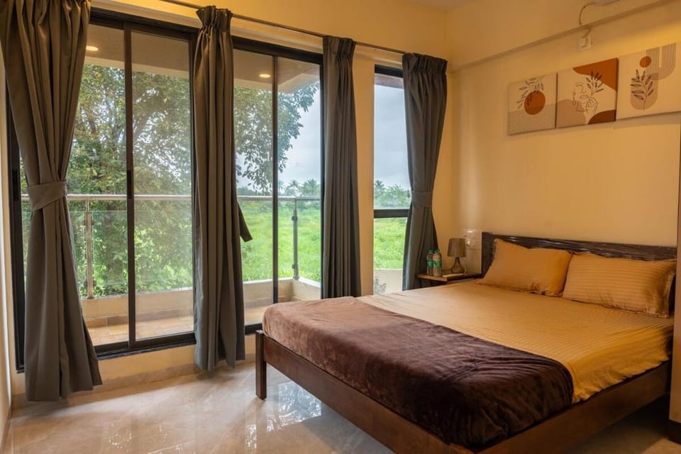 Photo of the whole room, Bedroom