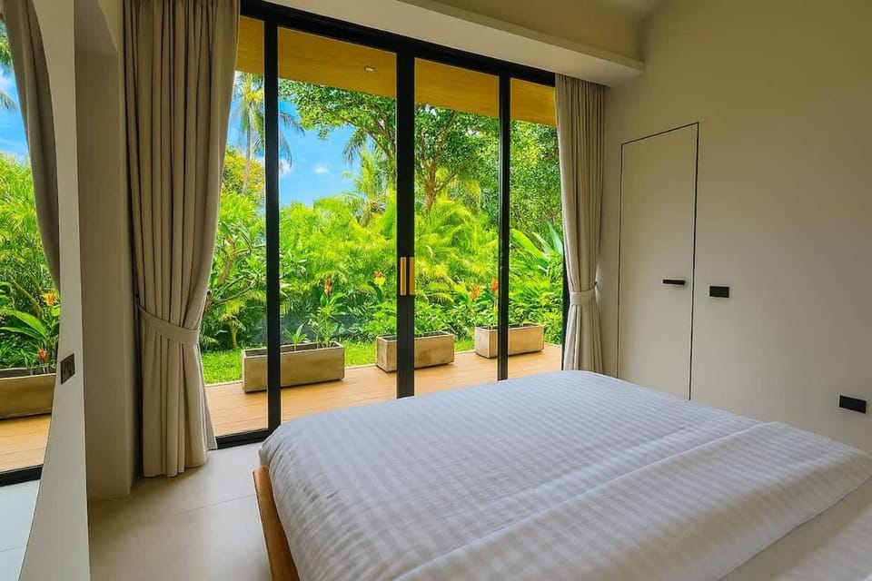 Bed, Garden, Photo of the whole room, Bedroom, Garden view