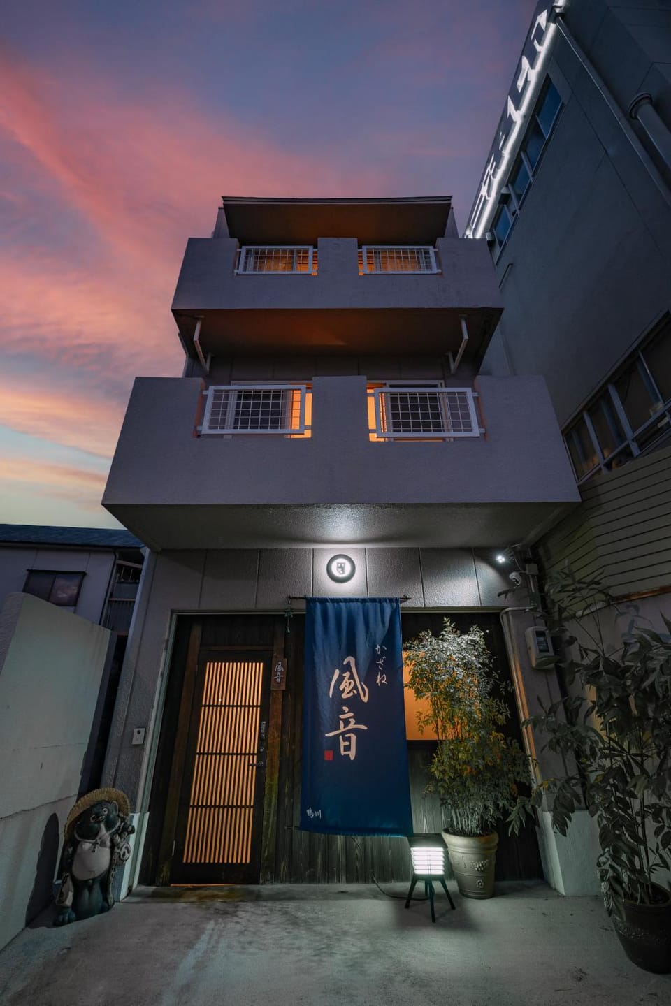 Property building, Facade/entrance, Night