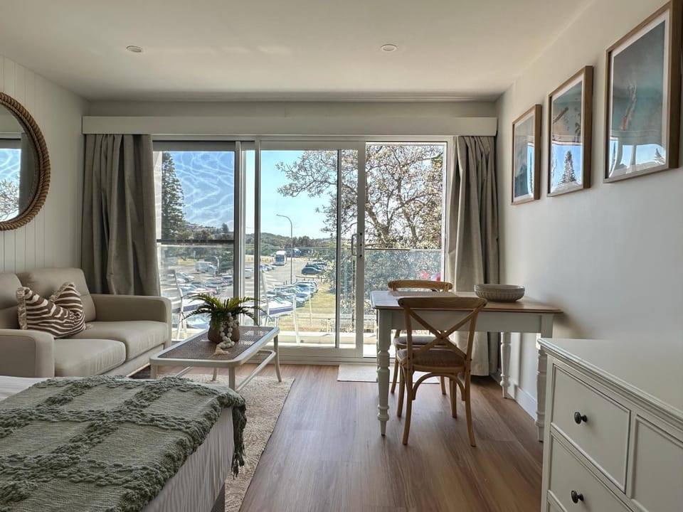 View (from property/room), Balcony/Terrace, Living room, Photo of the whole room, Dining area