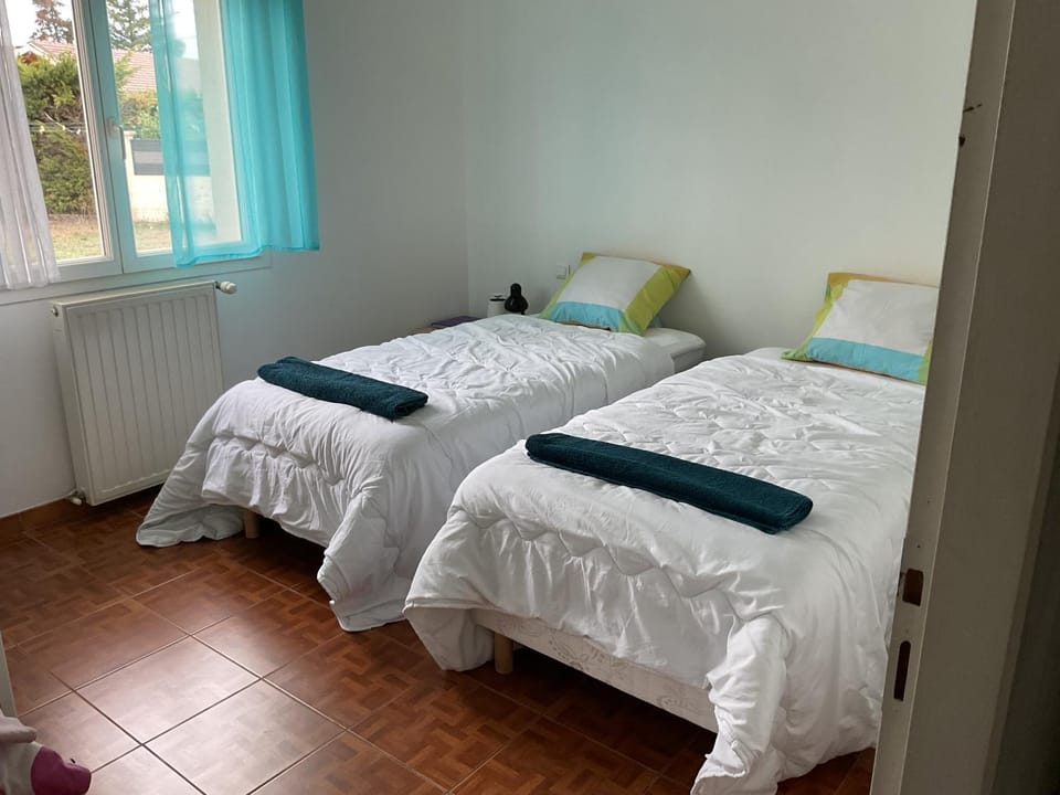 Chambre avec un lit King size Bed and Breakfast in Nouvelle-Aquitaine