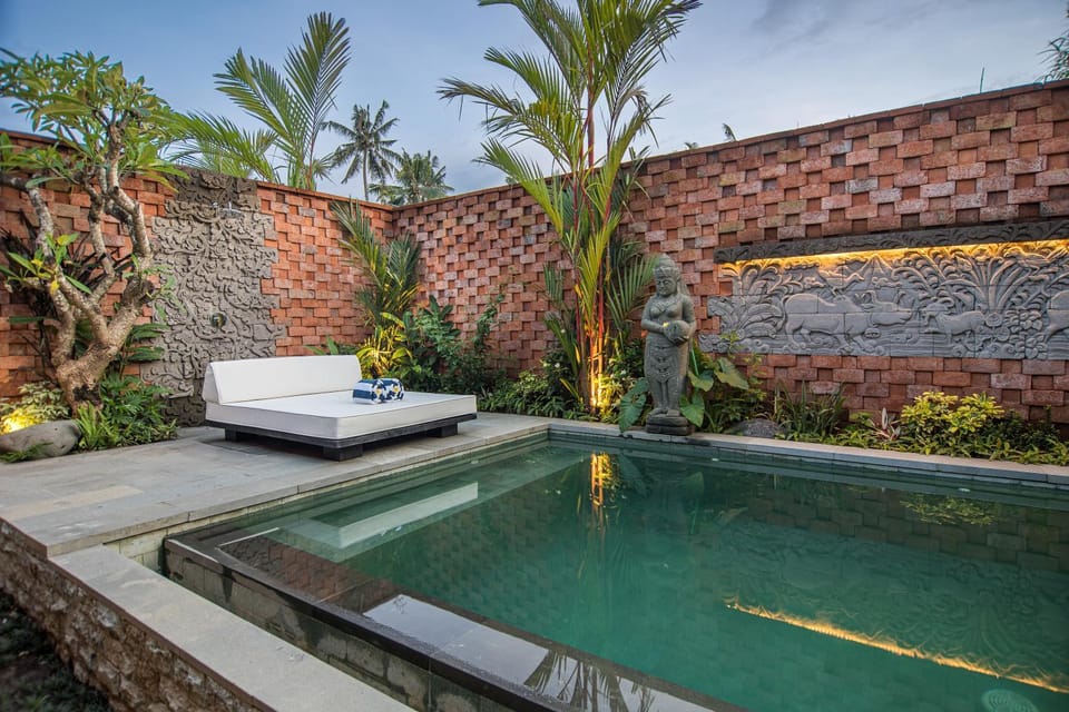 Pool view, Swimming pool, sunbed
