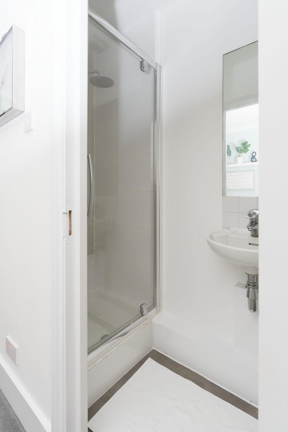 Large Penthouse 3 Bathrooms next to White chapel Apartment in London Borough of Hackney