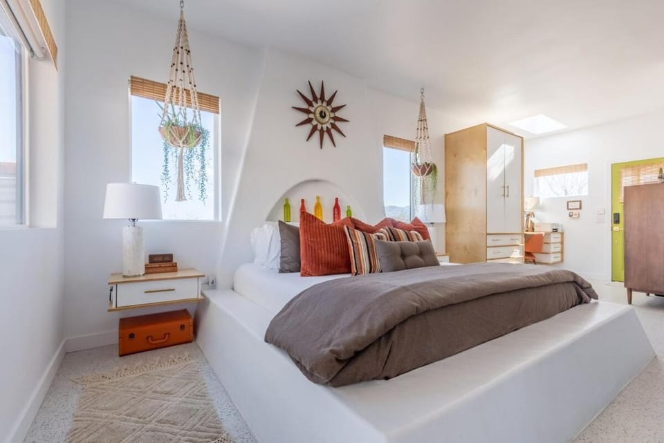 Retro Vibes, Pool, Spa & Game Room House in Twentynine Palms